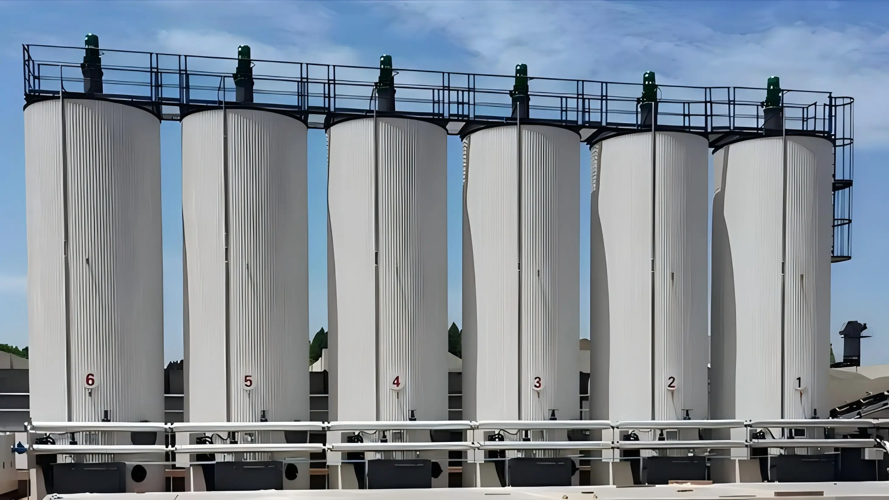 خزان البيتومين العمودي