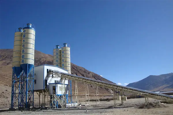 Planta mezcladora de concreto con cinta transportadora en China