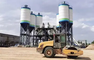 Planta mezcladora de hormigón con cinta transportadora serie HZS