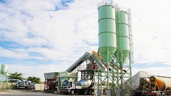 Planta Mezcladora de Hormigón con Cinta Transportadora
