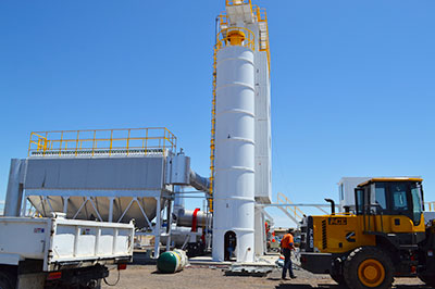 Remplissage du silo de l'usine d'asphalte
