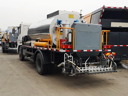 7000L asphalt distributor truck for sale