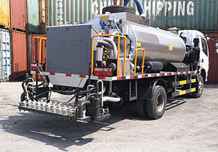 Bitumen Sprayer Truck LY5120GLQ for sale 