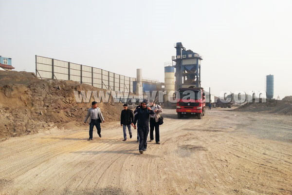 Kazakhstan Customers Visited Our Alsphalt Plant