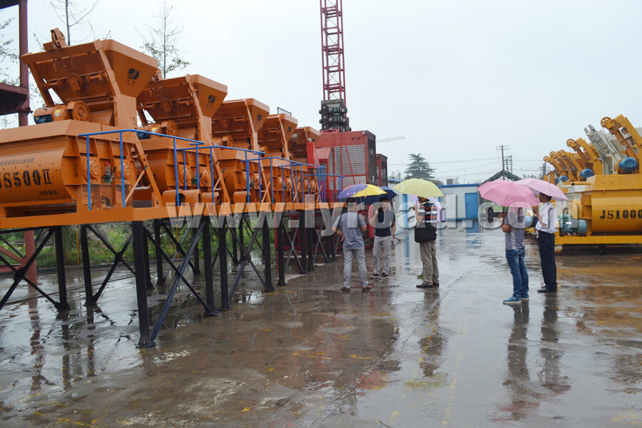 Turkmenistan customer visit our asphalt mixing plant and concrete batching plant