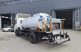 7000L intelligent asphalt distributor truck