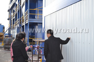 Customer visited our asphalt plant factory